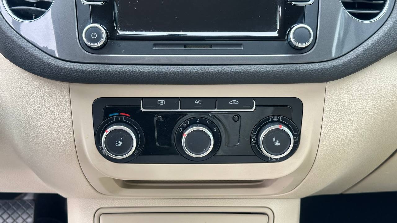 VOLKSWAGEN TIGUAN S 2011