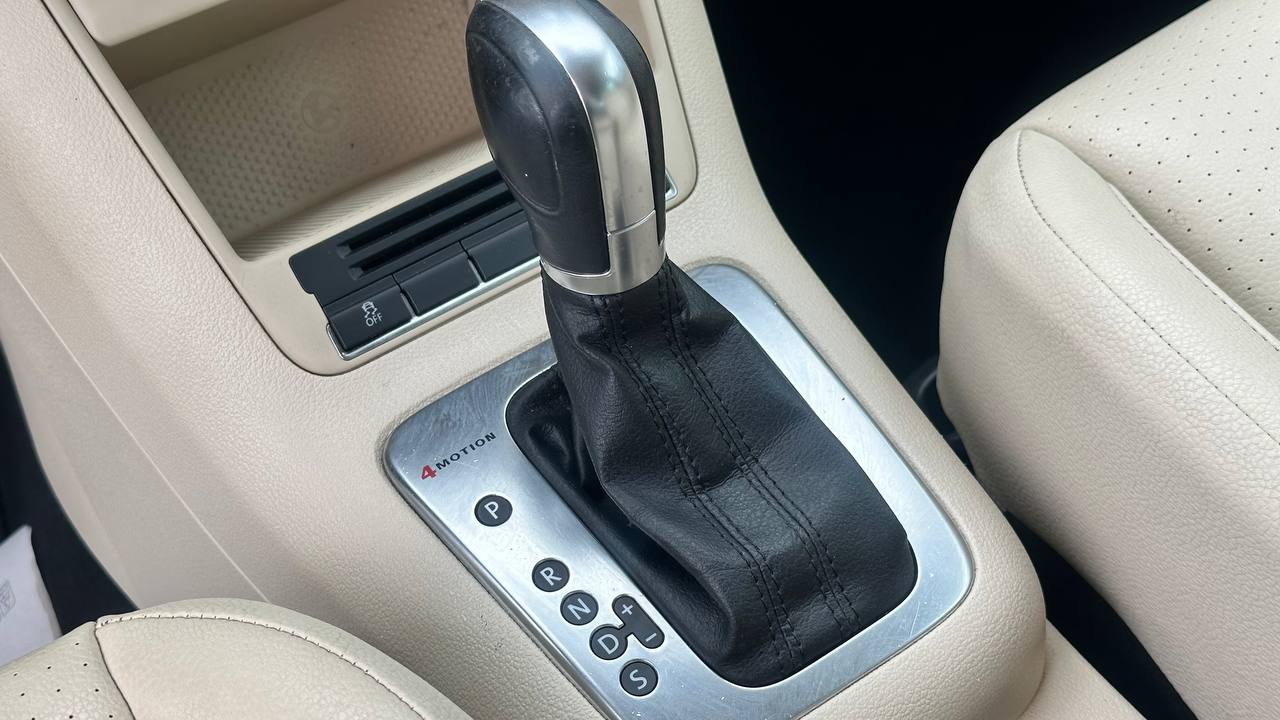 VOLKSWAGEN TIGUAN S 2011