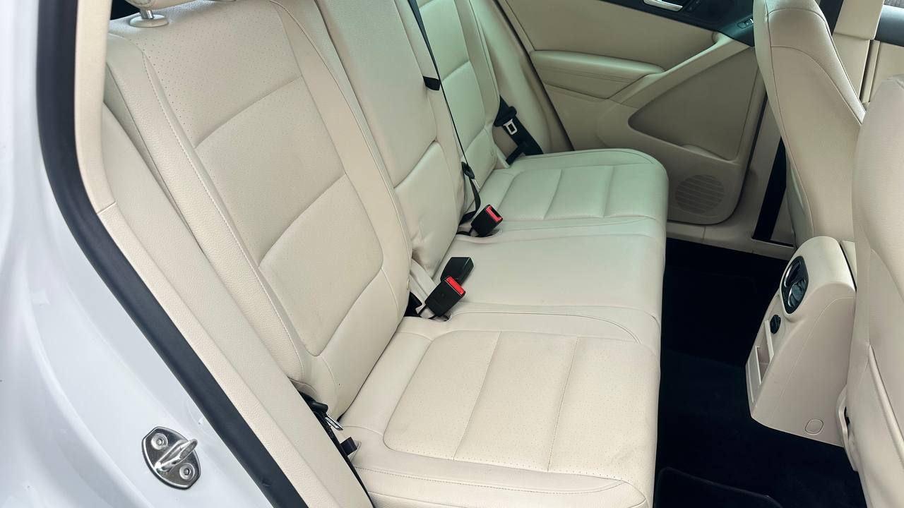 VOLKSWAGEN TIGUAN S 2011