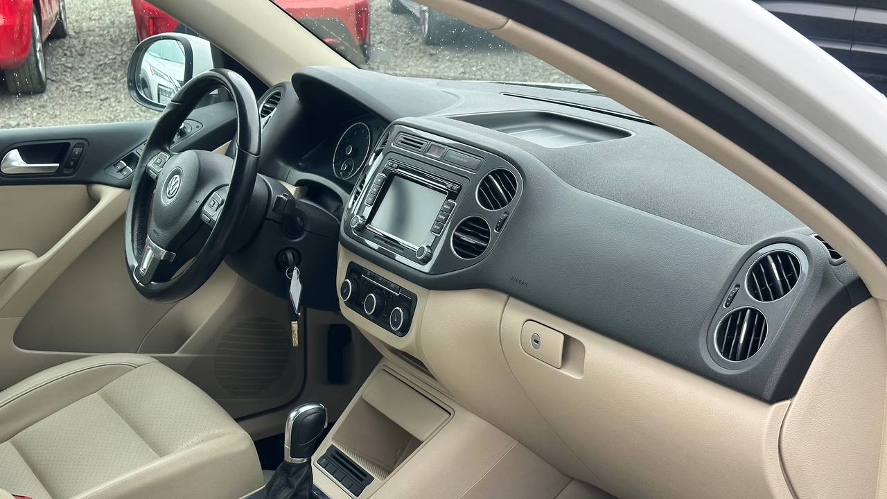 VOLKSWAGEN TIGUAN S 2011