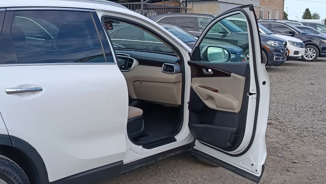 KIA SORENTO LX 2015