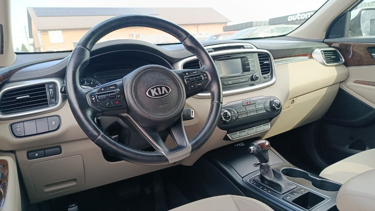 KIA SORENTO LX 2015