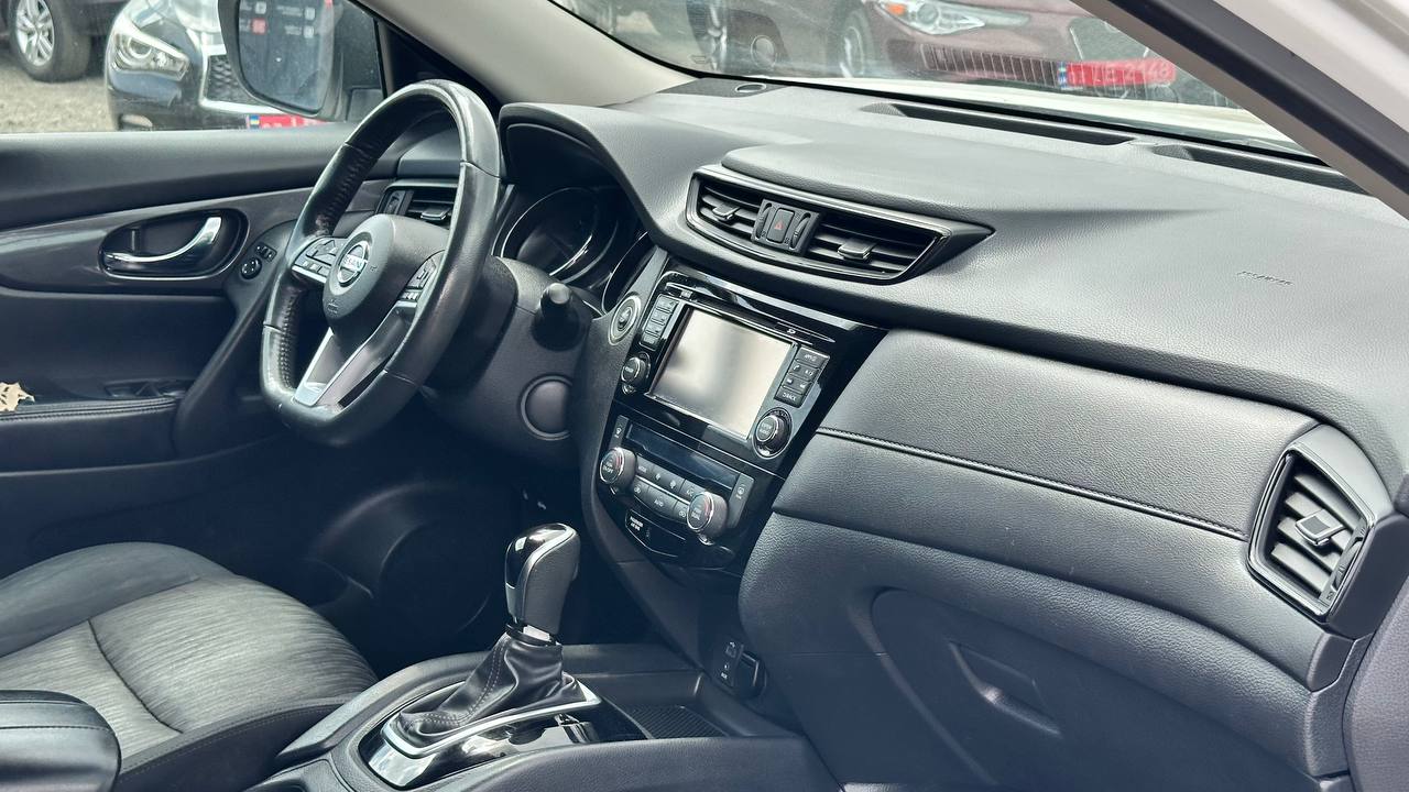 NISSAN ROGUE SV 2017