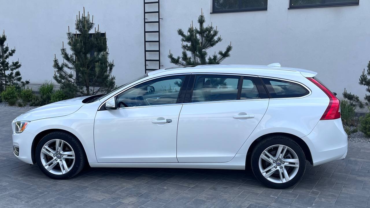 VOLVO V60 PREMIER 2013