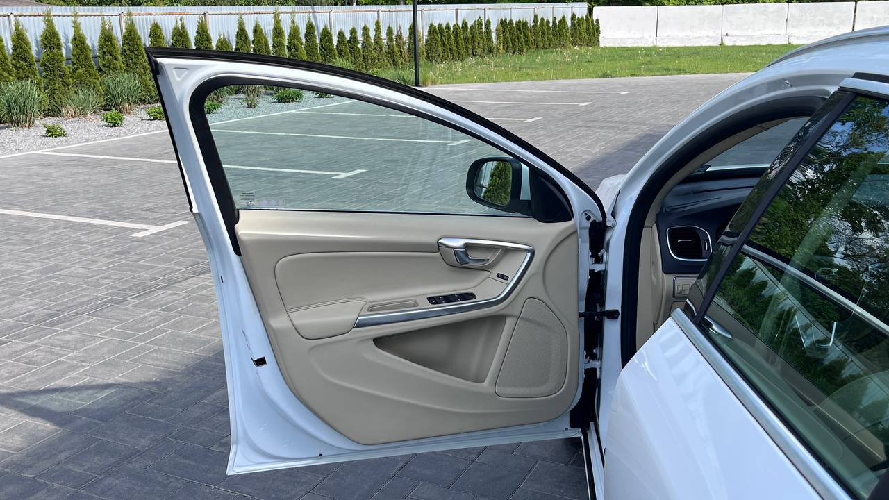VOLVO V60 PREMIER 2013