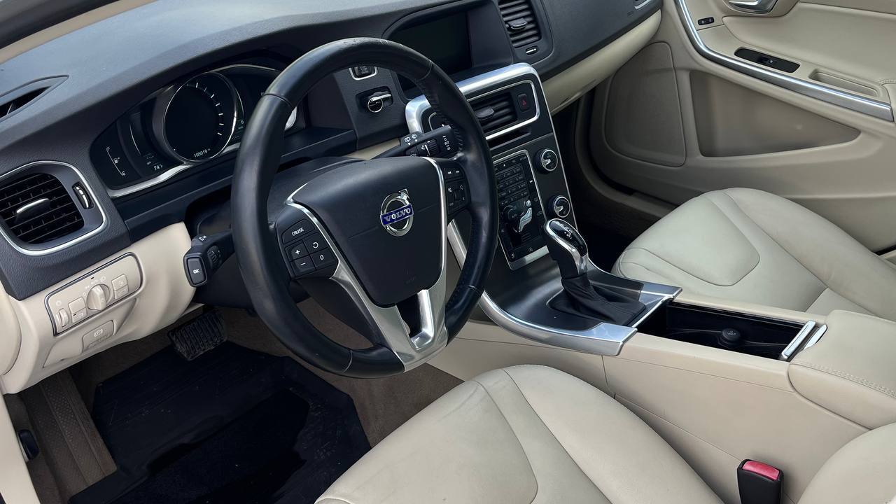VOLVO V60 PREMIER 2013