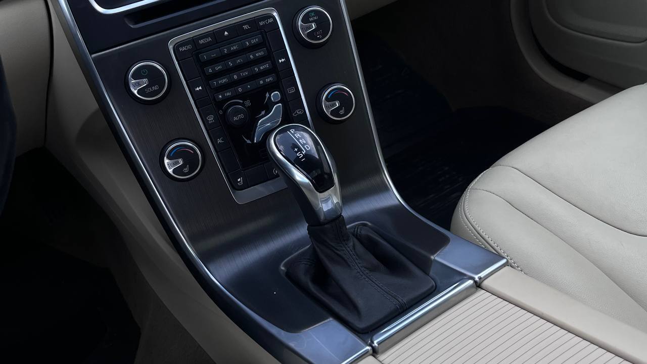 VOLVO V60 PREMIER 2013