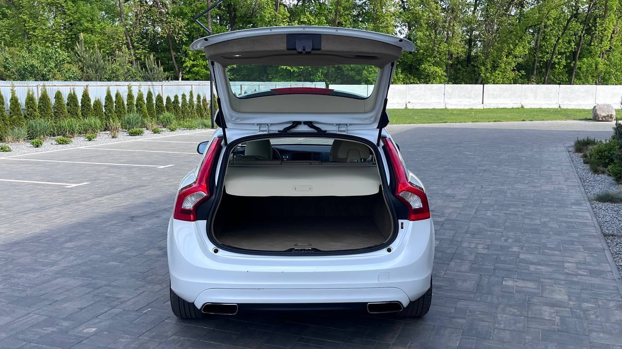 VOLVO V60 PREMIER 2013