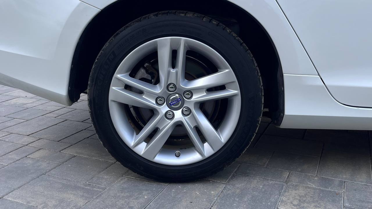 VOLVO V60 PREMIER 2013