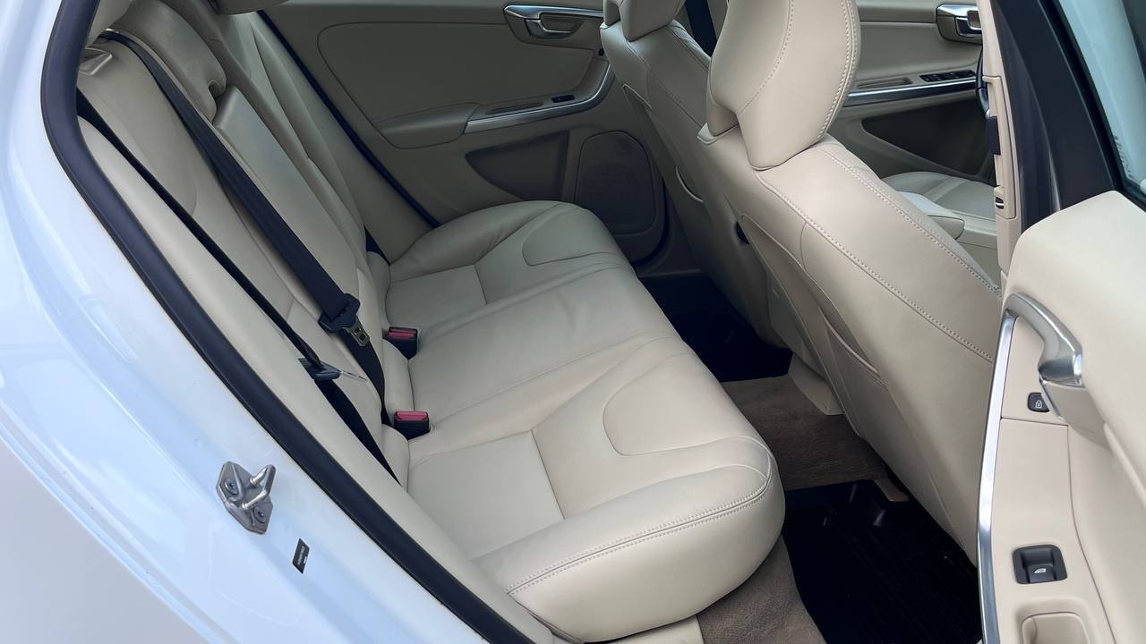 VOLVO V60 PREMIER 2013