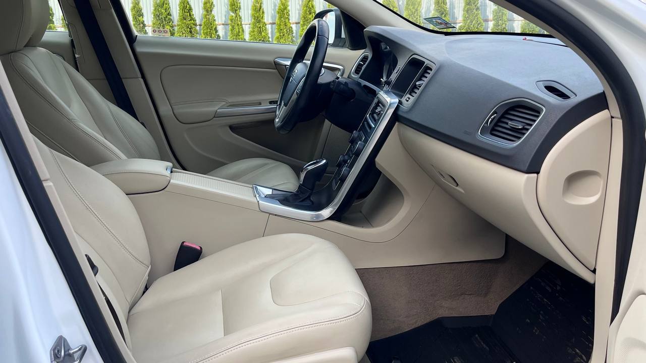 VOLVO V60 PREMIER 2013