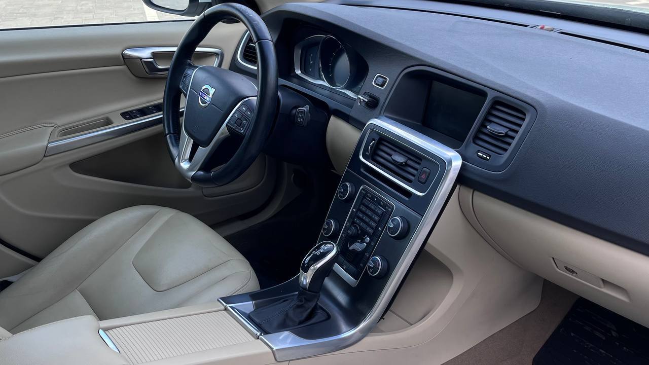 VOLVO V60 PREMIER 2013