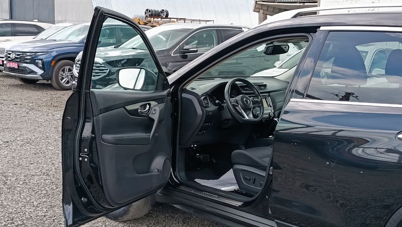 NISSAN ROGUE SV 2017