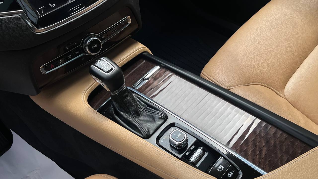 VOLVO XC90 T6 MOMENTUM 2015