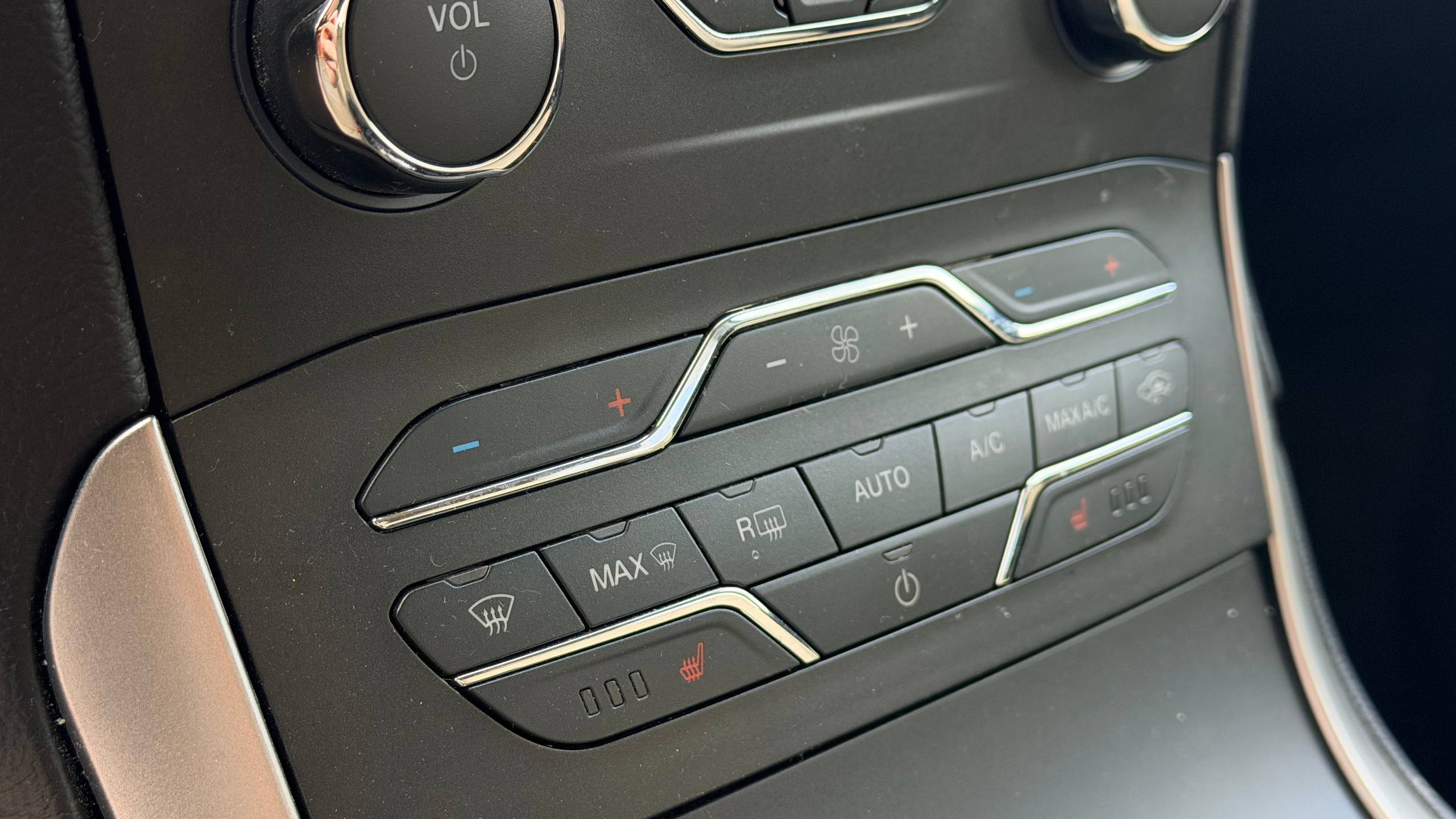FORD EDGE SEL 2019