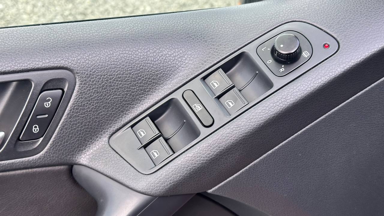 VOLKSWAGEN TIGUAN S 2013