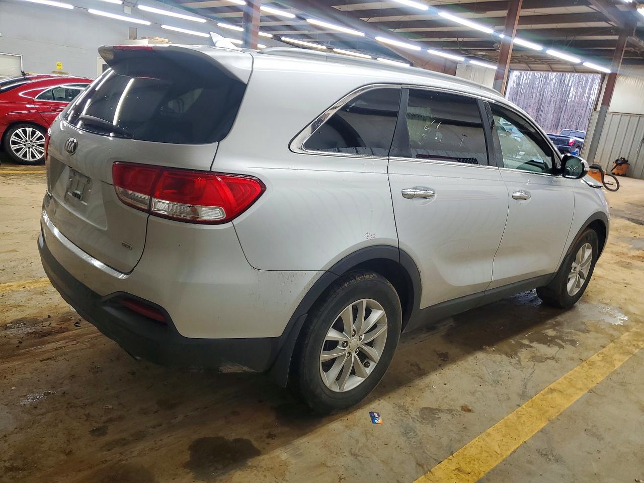 KIA SORENTO LX 2015