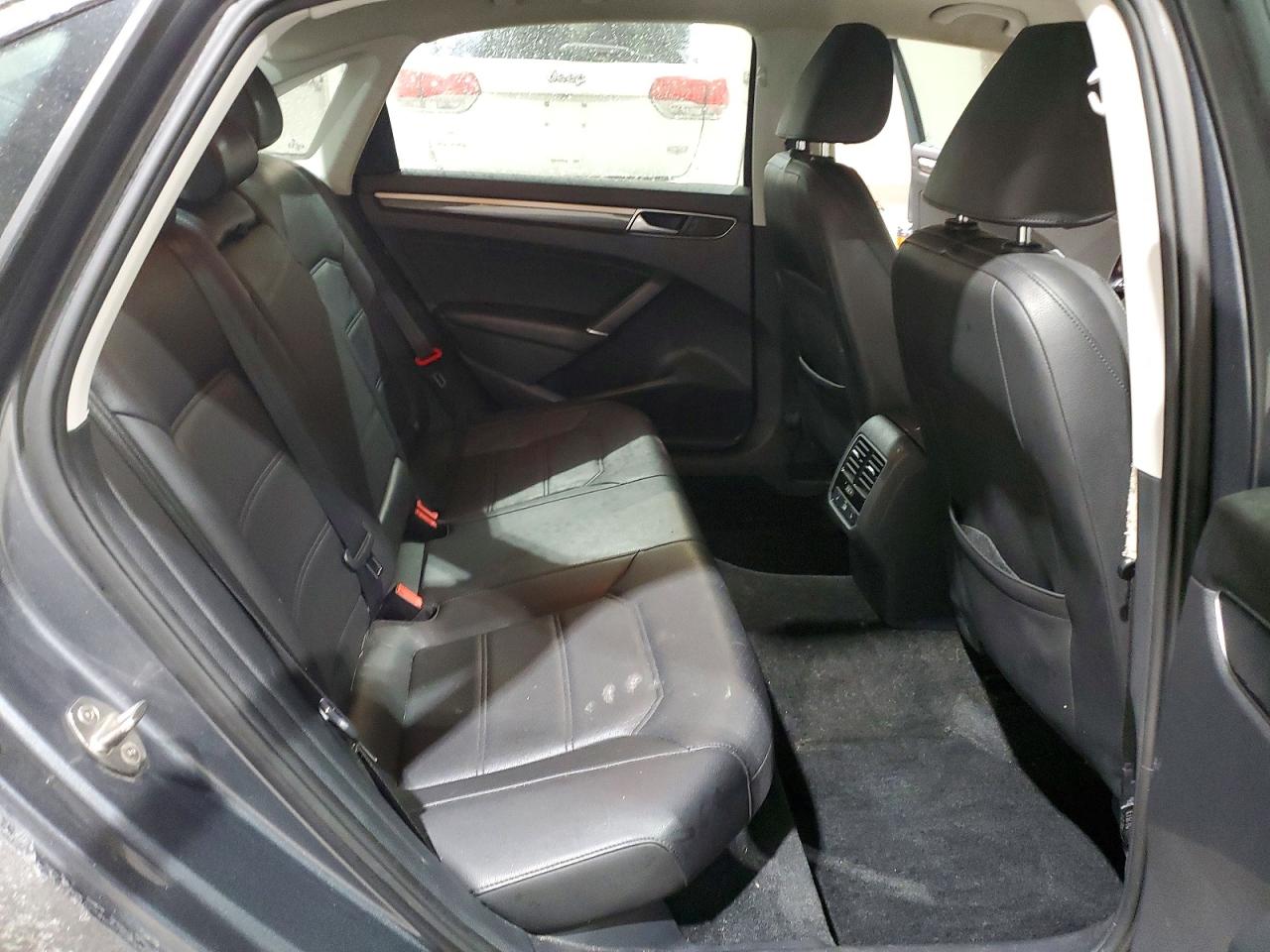 VOLKSWAGEN PASSAT SE 2015