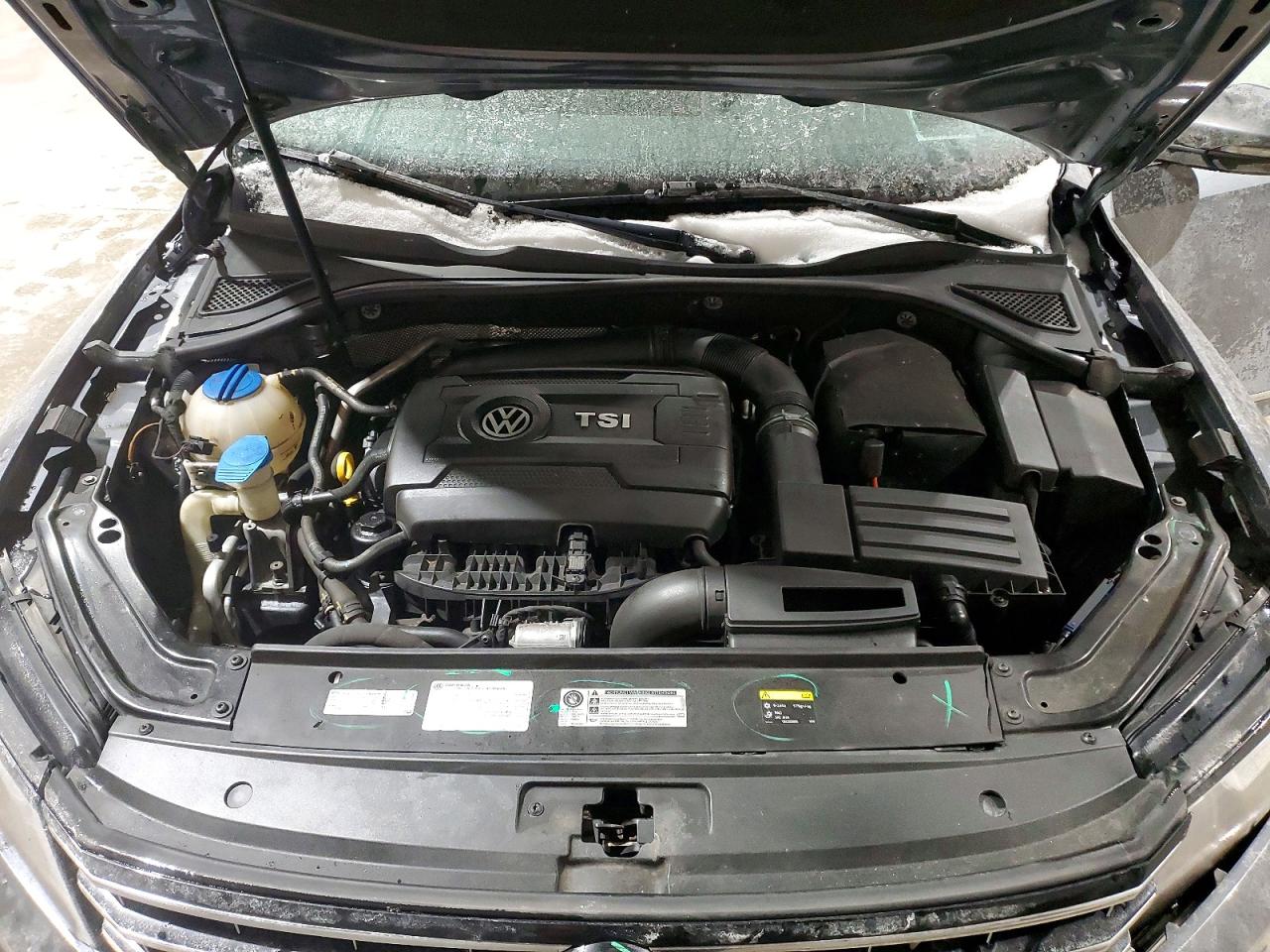 VOLKSWAGEN PASSAT SE 2015