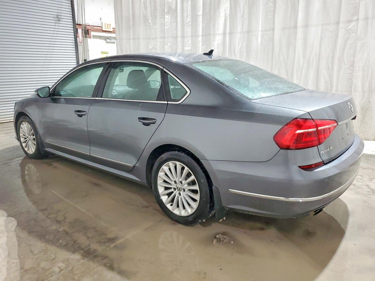 VOLKSWAGEN PASSAT SE 2015