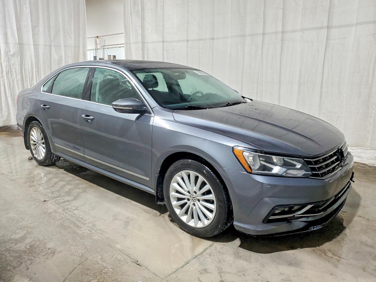 VOLKSWAGEN PASSAT SE 2015