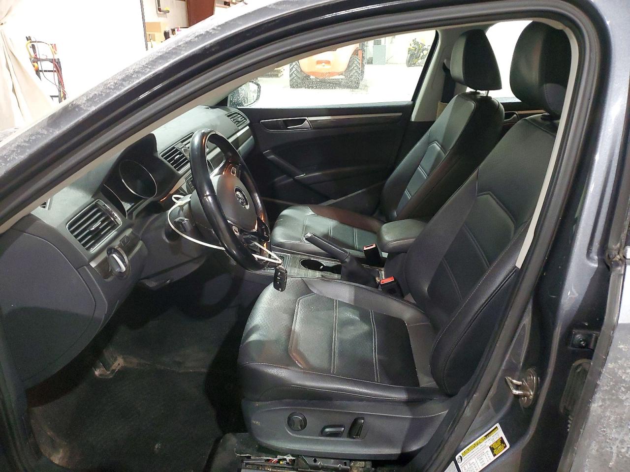 VOLKSWAGEN PASSAT SE 2015