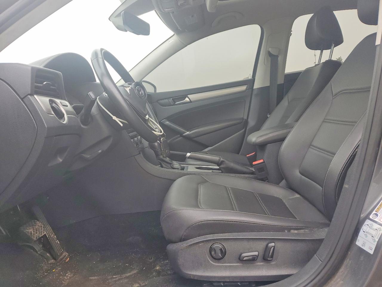 VOLKSWAGEN PASSAT SE 2021