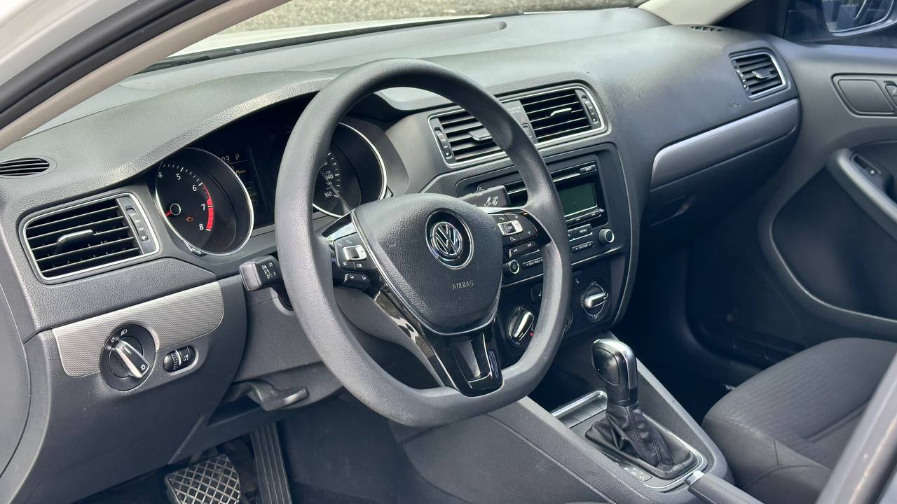 VOLKSWAGEN JETTA SE 2014