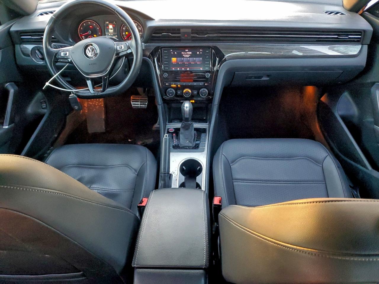 VOLKSWAGEN PASSAT R-Line 2021