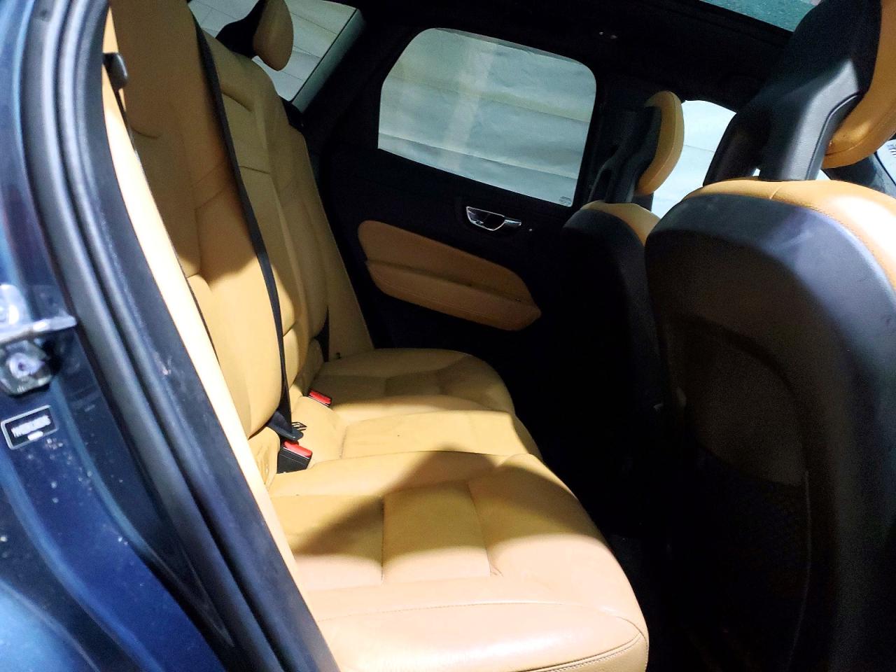 VOLVO XC60 T5 MOMENTUM 2018