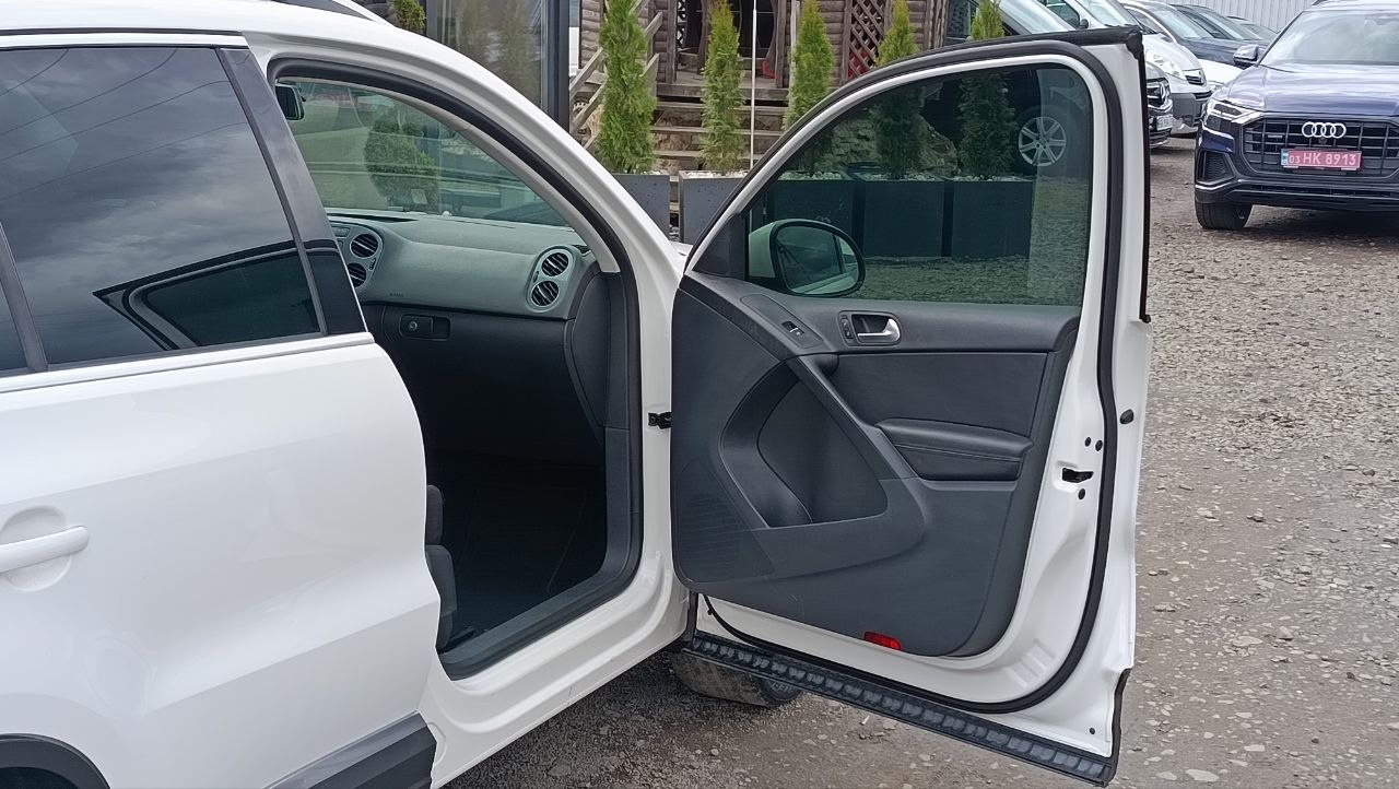 VOLKSWAGEN TIGUAN SE 2012