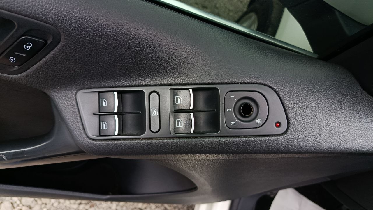 VOLKSWAGEN TIGUAN SE 2012