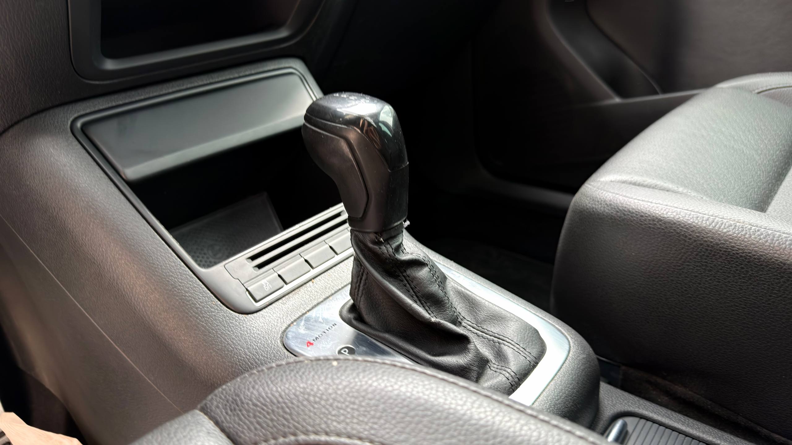 VOLKSWAGEN TIGUAN SE 2012