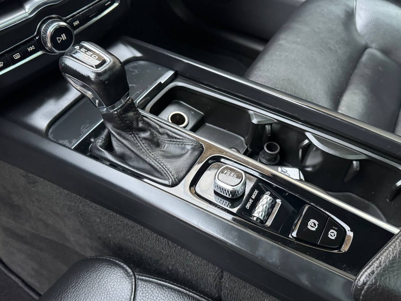 VOLVO XC60 T6 2018