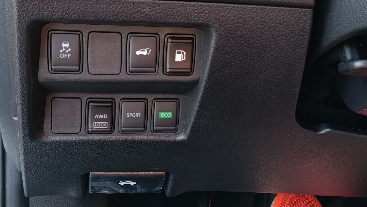 NISSAN ROGUE SV 2018
