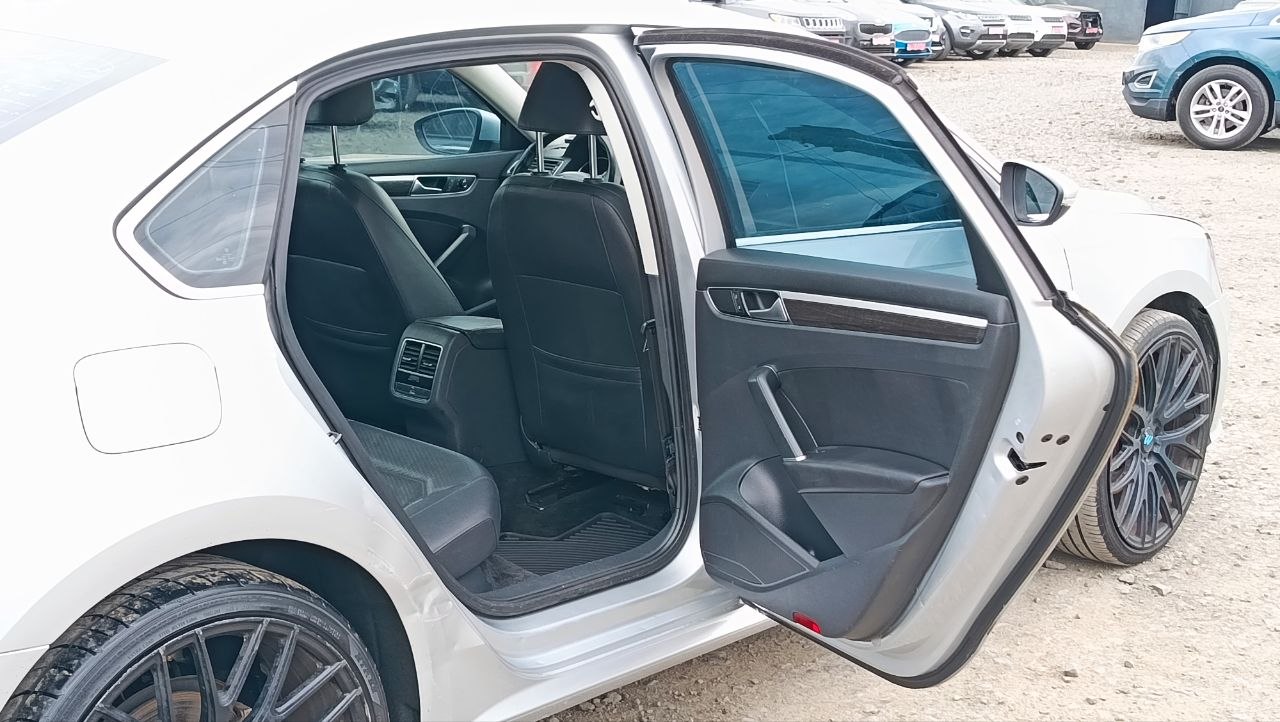 VOLKSWAGEN PASSAT SE 2016
