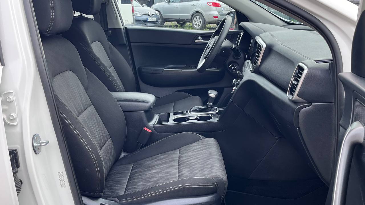 KIA SPORTAGE LX 2020