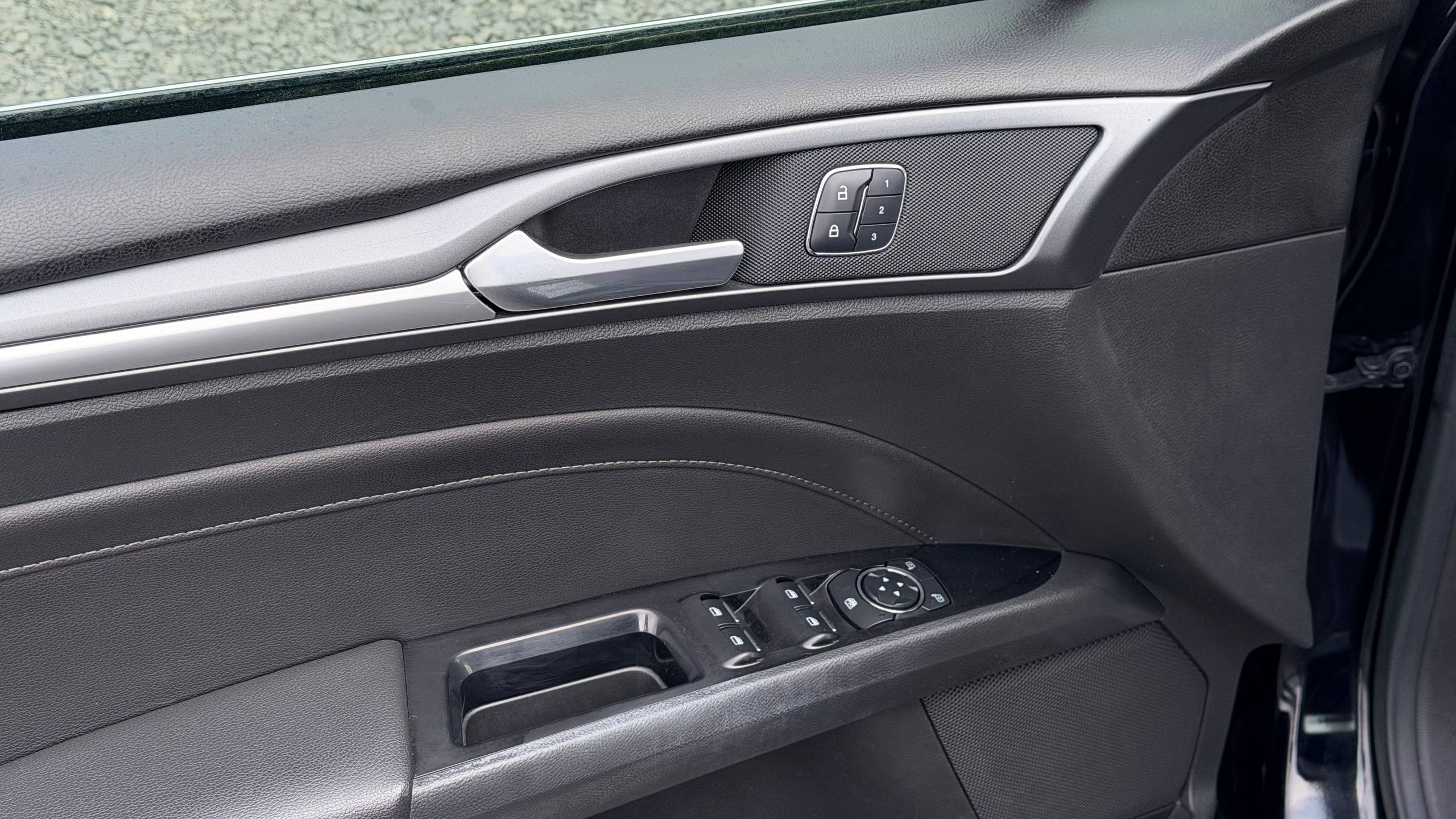 FORD FUSION TITANIUM 2015