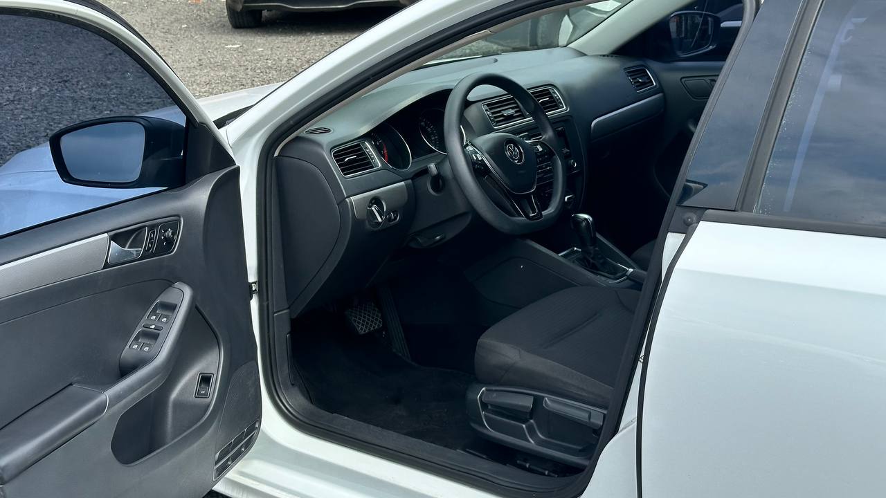 VOLKSWAGEN JETTA SE 2014