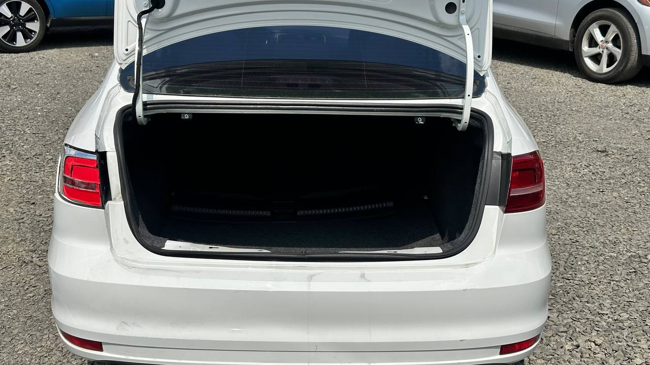 VOLKSWAGEN JETTA SE 2014