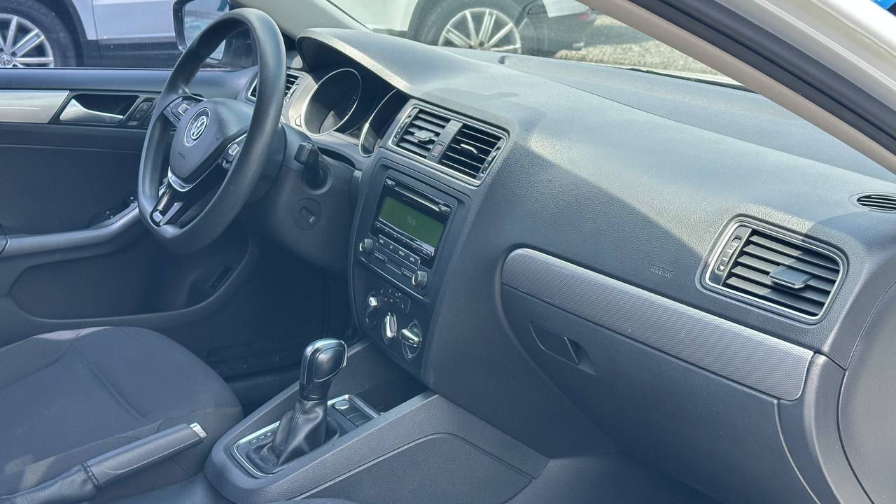 VOLKSWAGEN JETTA SE 2014