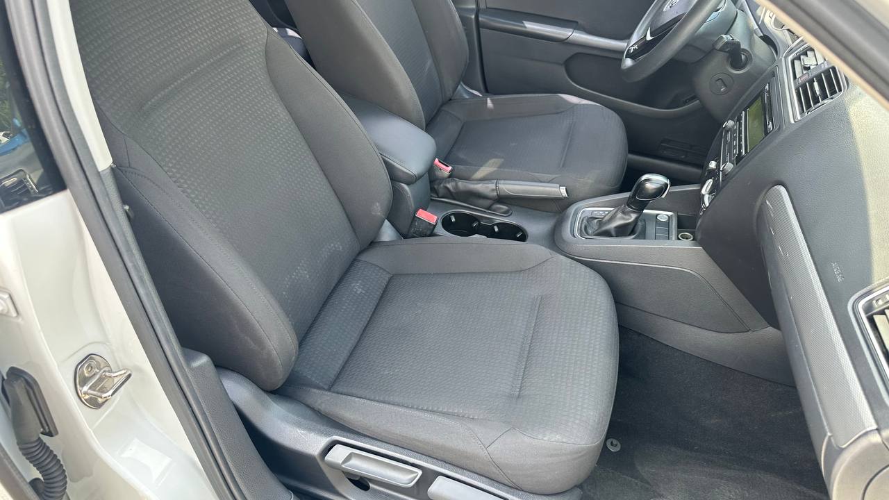 VOLKSWAGEN JETTA SE 2014