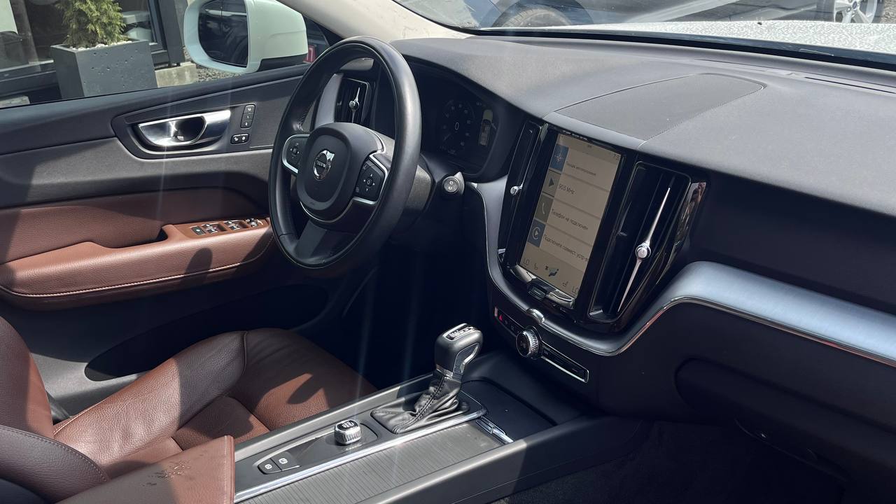 VOLVO XC60 T5 MOMENTUM 2017