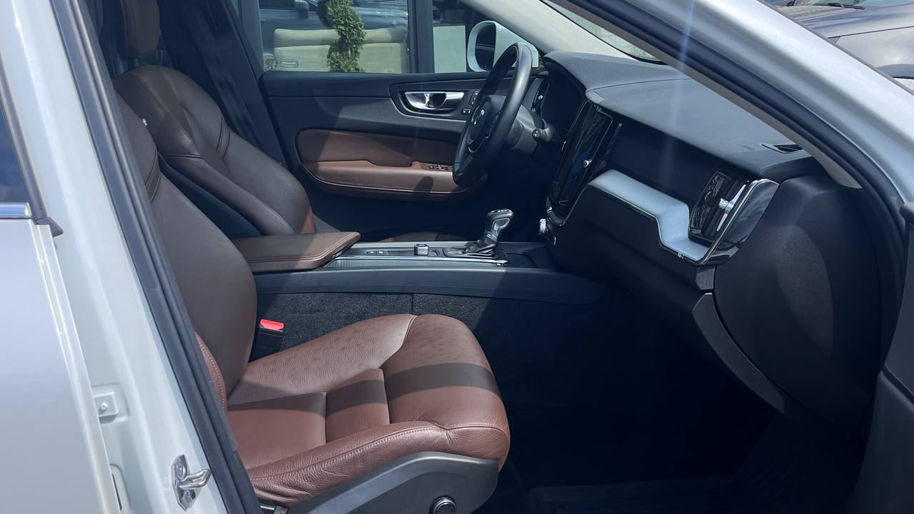 VOLVO XC60 T5 MOMENTUM 2017