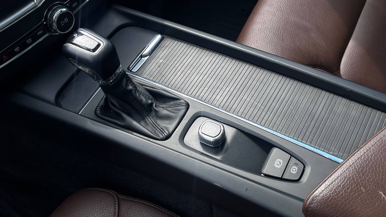 VOLVO XC60 T5 MOMENTUM 2017