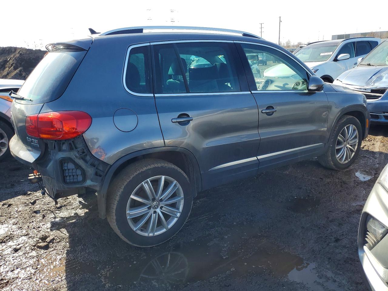 VOLKSWAGEN TIGUAN S 2014