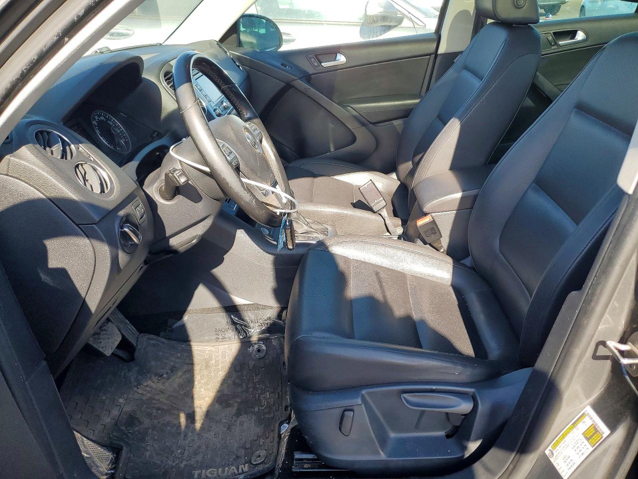 VOLKSWAGEN TIGUAN S 2014