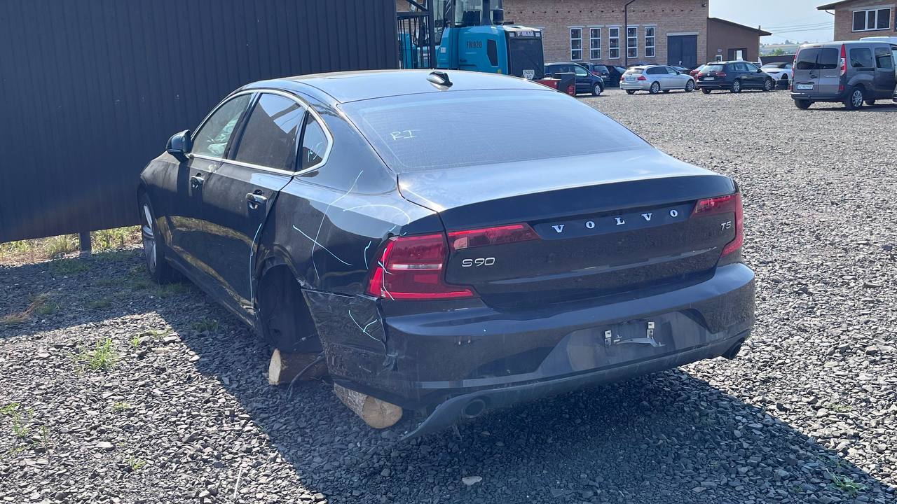 VOLVO S90 T5 MOMENTUM 2017