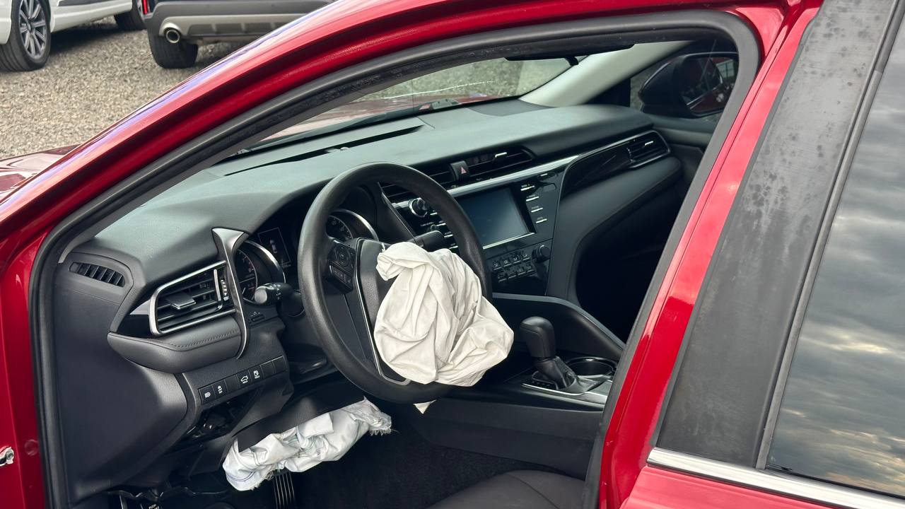 TOYOTA CAMRY LE 2018