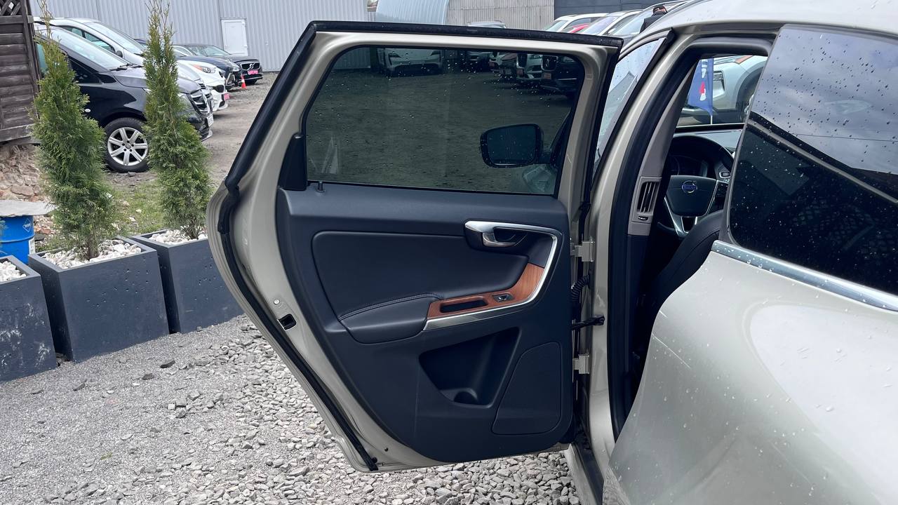 VOLVO XC60 T5 INSCRIPTION 2016